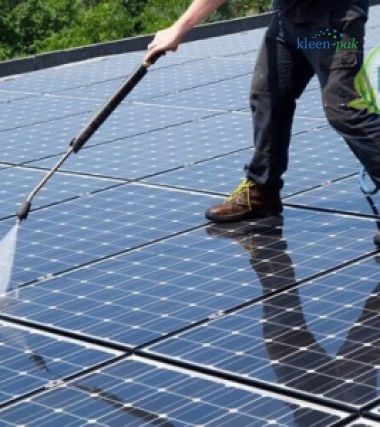 4 bước quy trình vệ sinh pin năng lượng mặt trời đúng cách